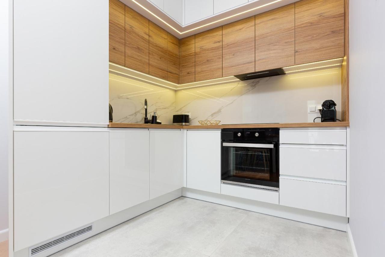 Apartament Dom Przy Okrzei By Renters Prestige Варшава Екстериор снимка