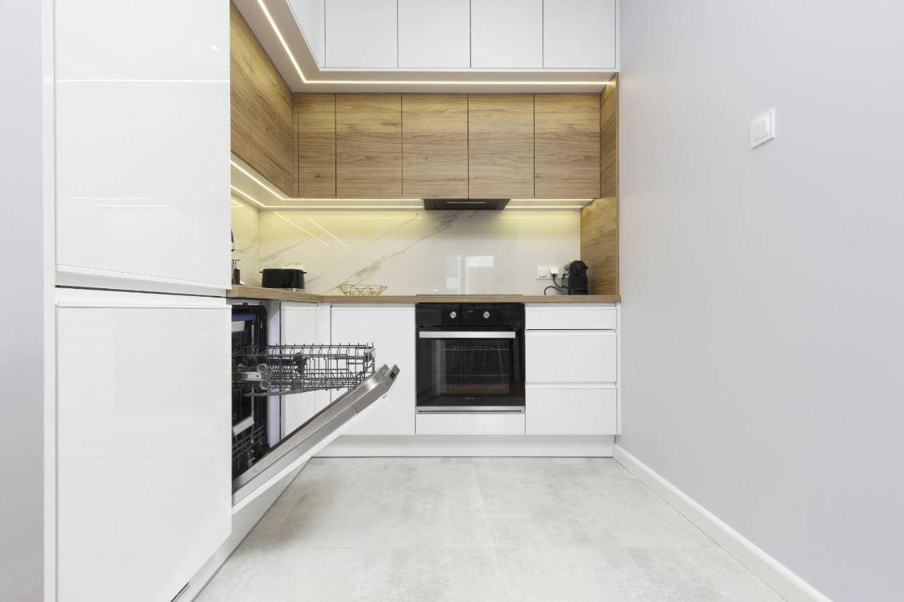 Apartament Dom Przy Okrzei By Renters Prestige Варшава Екстериор снимка