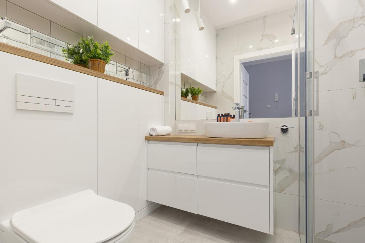Apartament Dom Przy Okrzei By Renters Prestige Варшава Екстериор снимка